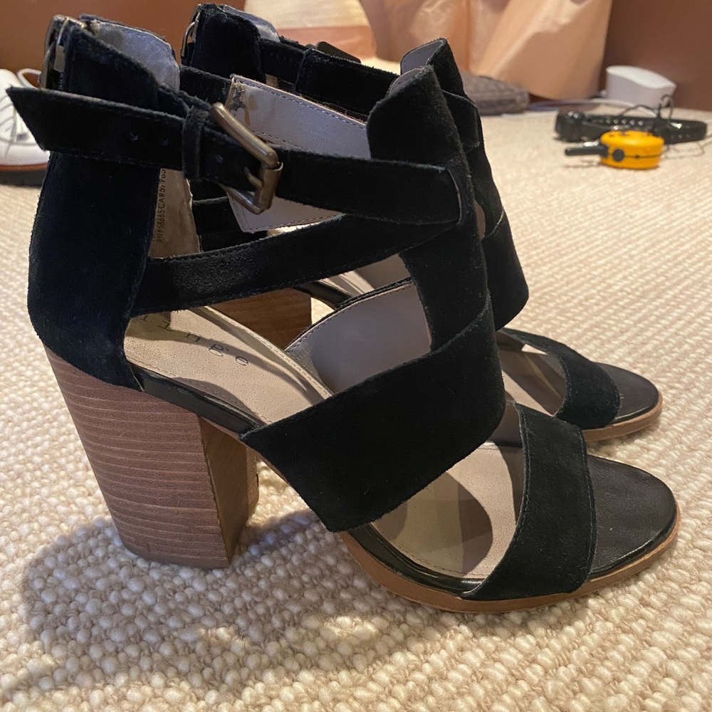 Hinge block heel